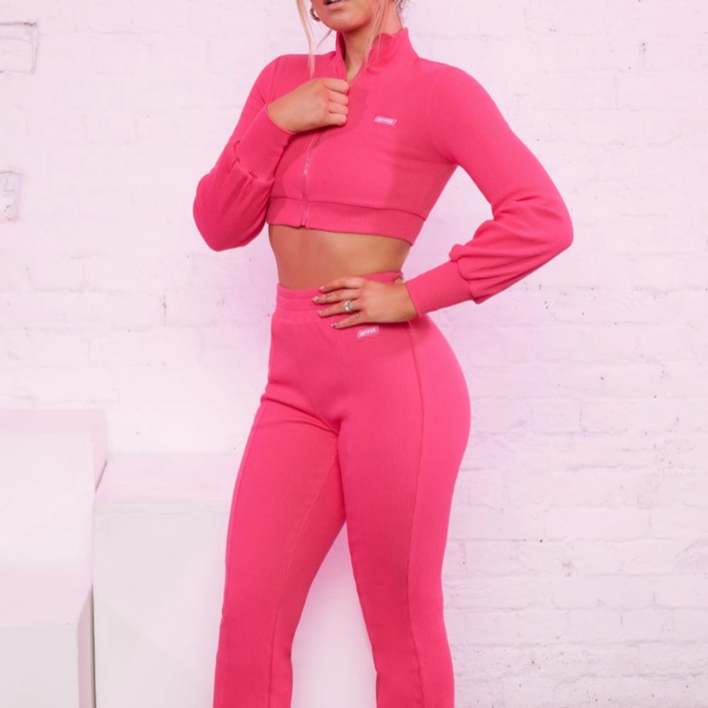 SOLD 💖 BO AND TEE HOT PINK SET